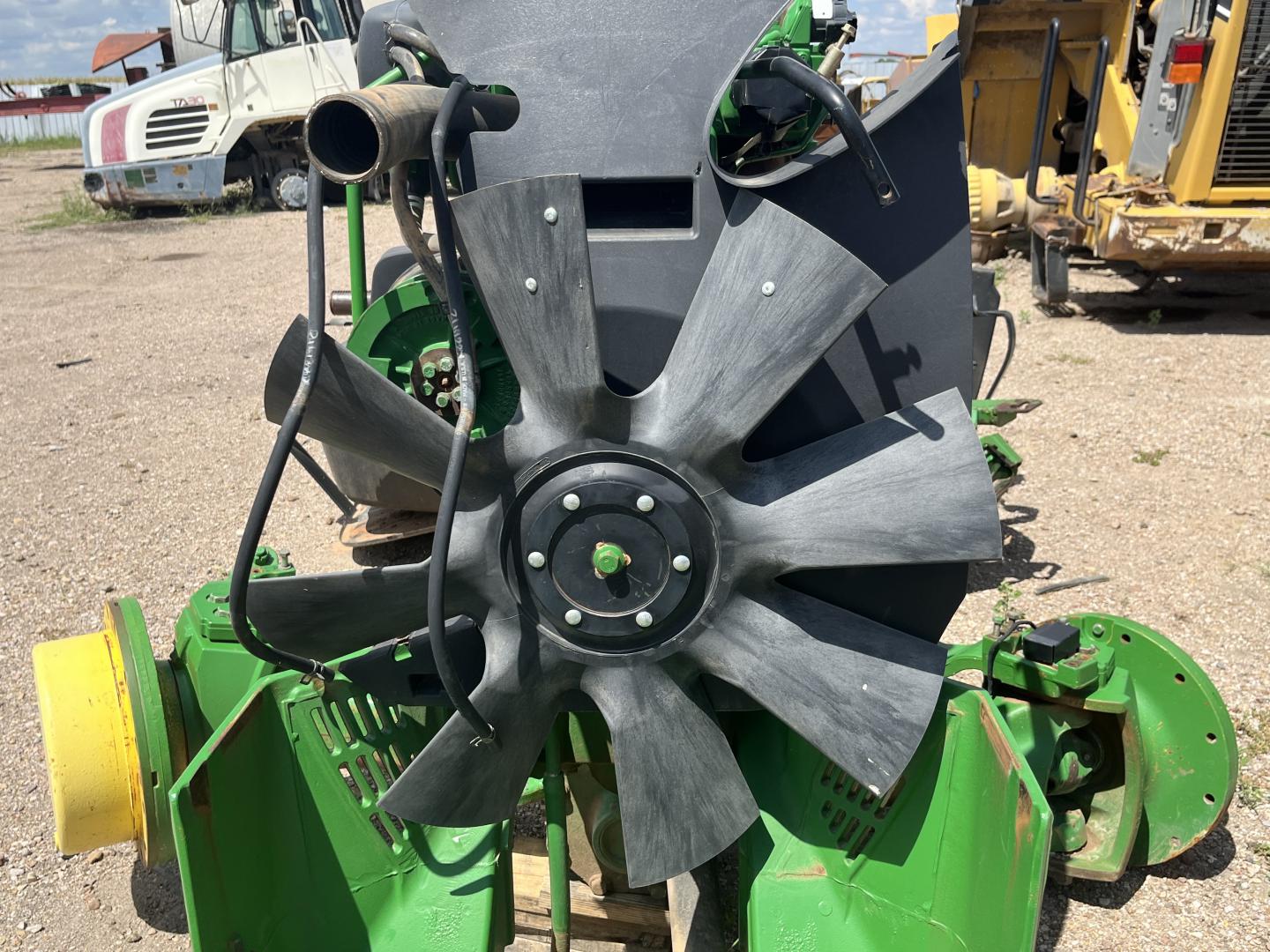 ./imagenes/INVOICE/2019/17825/TRACTOR JOHN DEERE 8225R (19).JPG